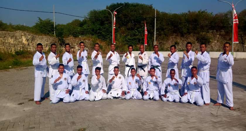 PELATIHAN BELA DIRI / KARATE UNIT GRESSMALL GRESIK